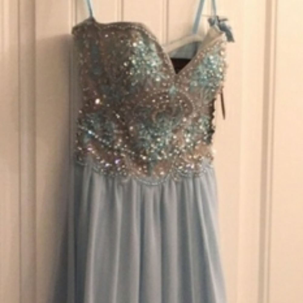 TERANI COUTURE Evening Gown - Picture 2 of 14